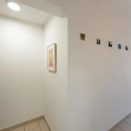 Porcellana Apartament *